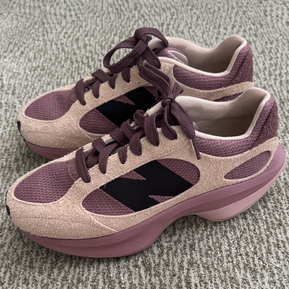 New Balance Sneakers 9 men (10.5 women)